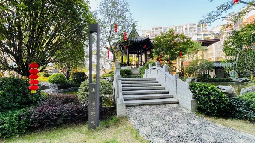 御景铭城禾府项目位于资兴市资兴大道北秀流公园旁